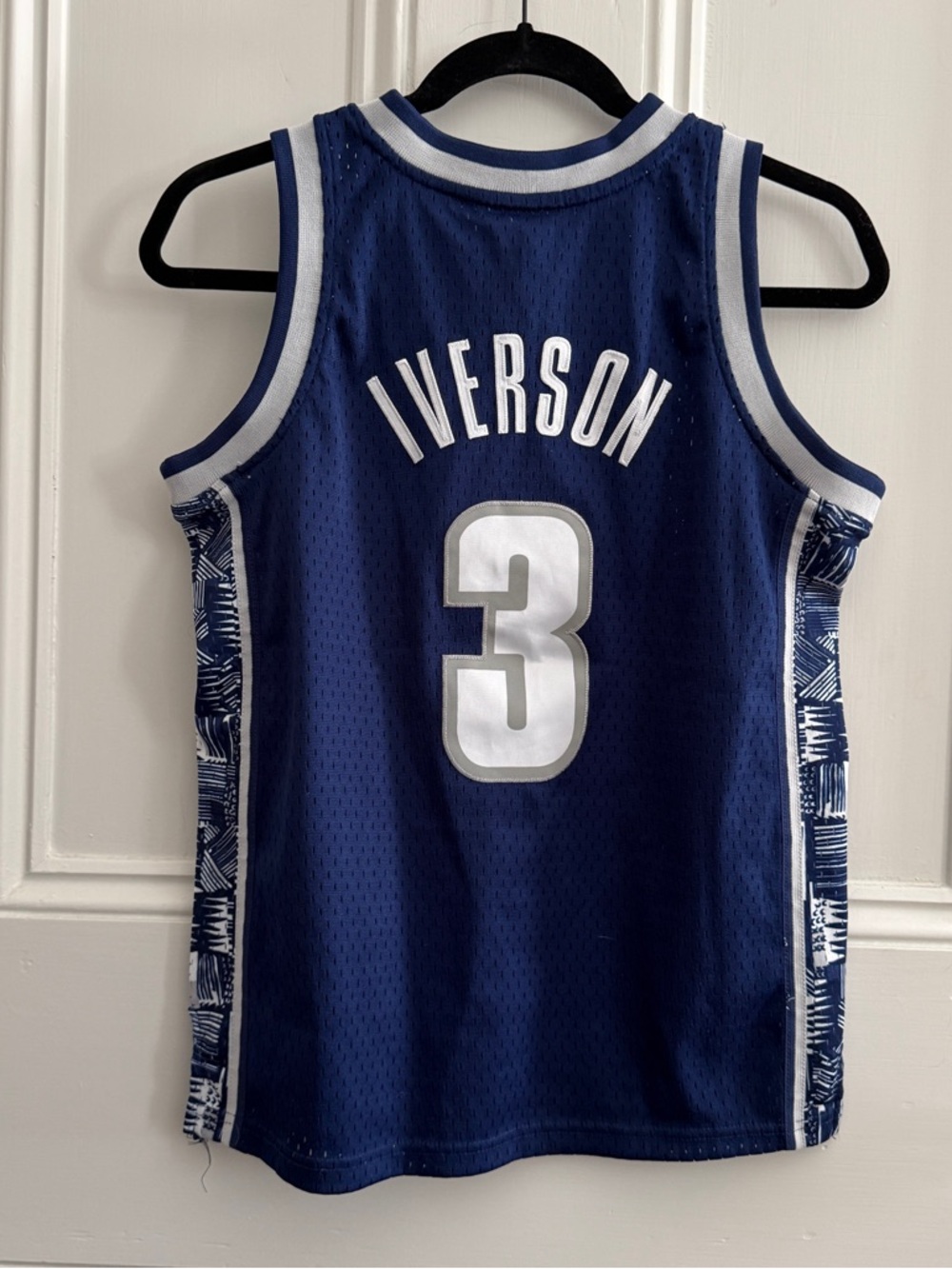 Youth Mitchell & Ness Georgetown Allen Iverson Jersey - Picture 5 of 8